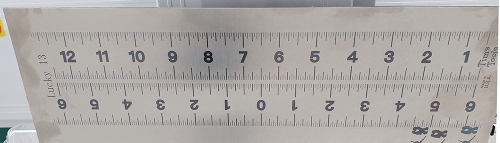 รูปไม้บรรทที่ทำเครื่องหมาย 1,000